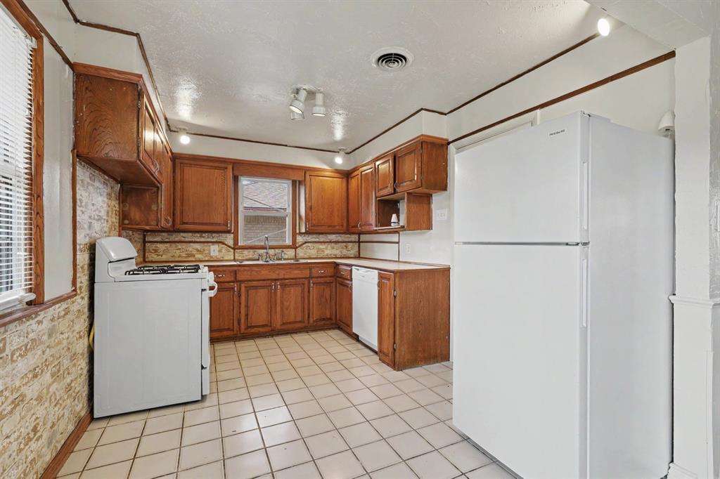 224 W Kerr Street Property Photo 5