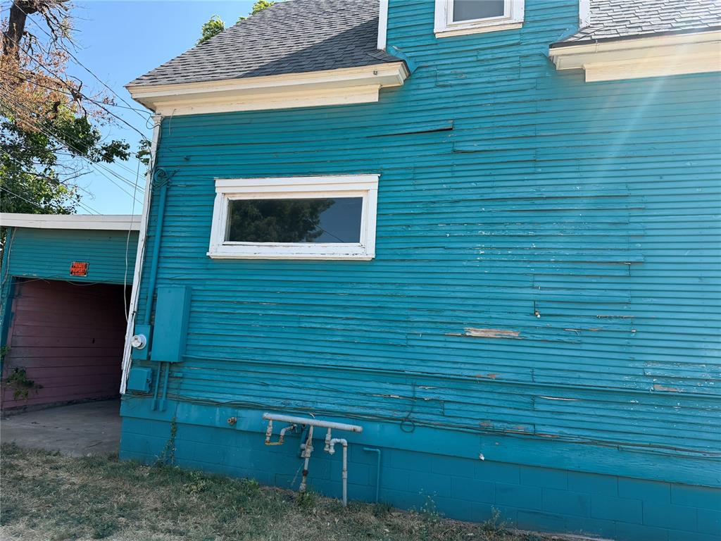 208 W Watts Street Property Photo 3