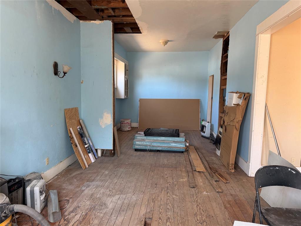 208 W Watts Street Property Photo 6