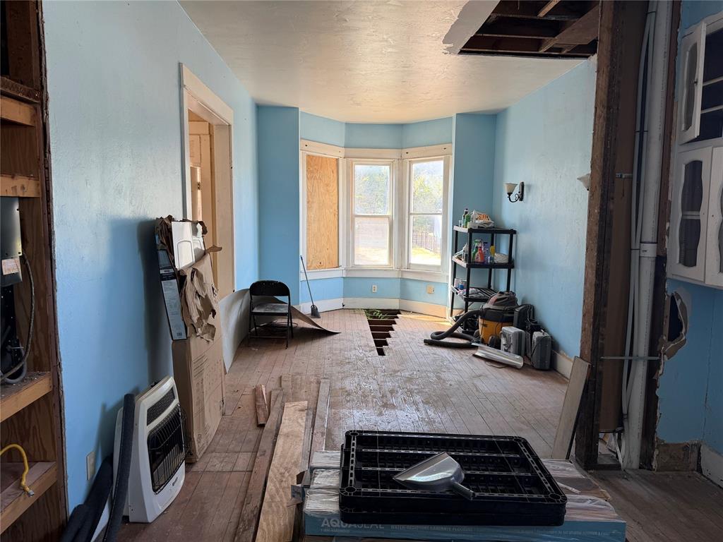 208 W Watts Street Property Photo 7