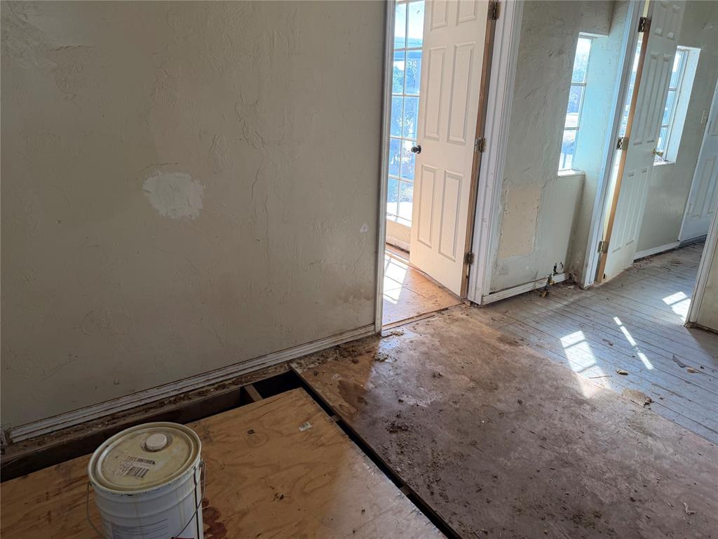 208 W Watts Street Property Photo 10