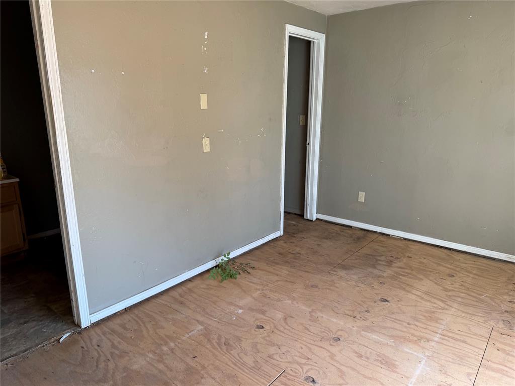 208 W Watts Street Property Photo 11