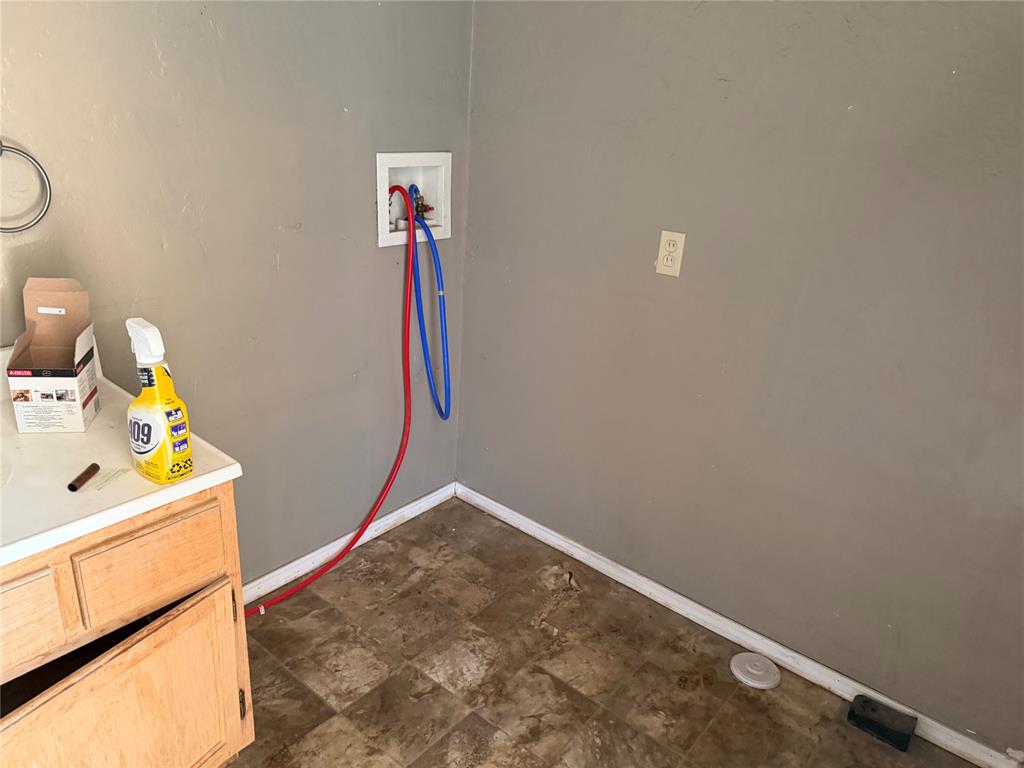 208 W Watts Street Property Photo 13