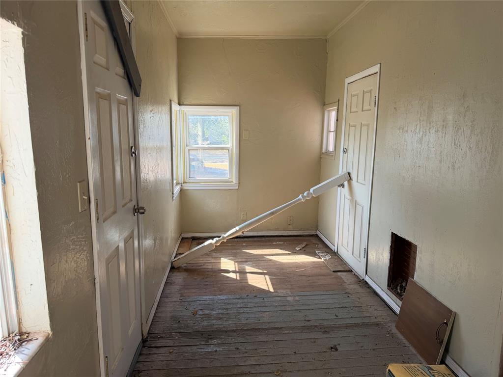 208 W Watts Street Property Photo 15
