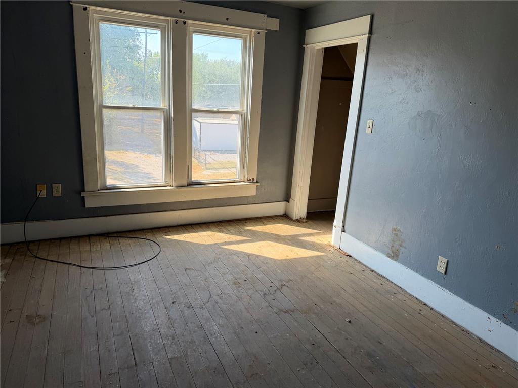 208 W Watts Street Property Photo 16
