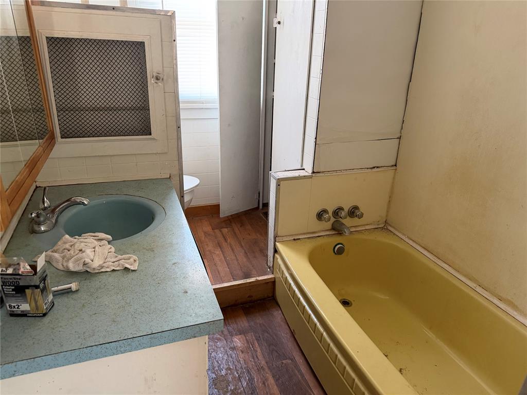 208 W Watts Street Property Photo 18