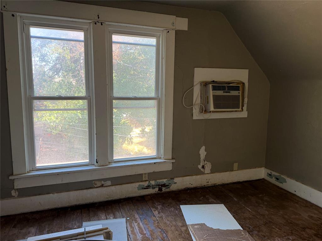 208 W Watts Street Property Photo 20