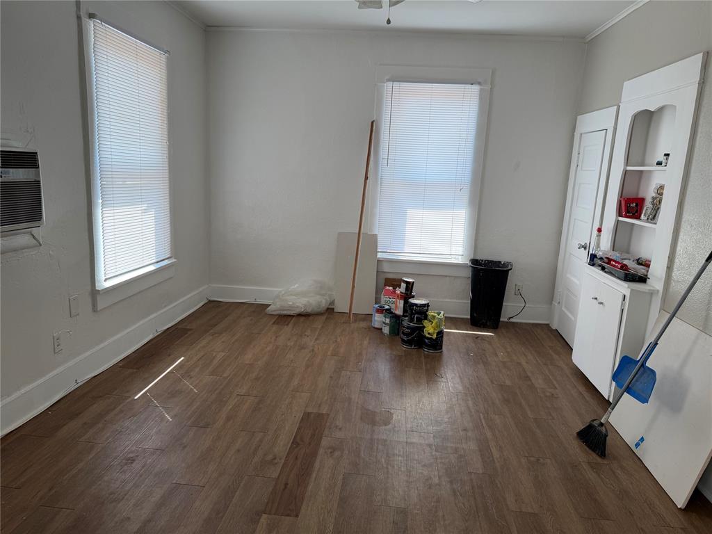 208 W Watts Street Property Photo 25