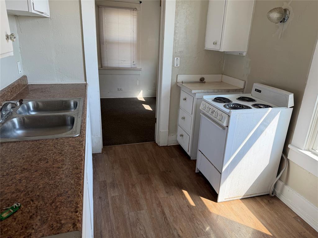 208 W Watts Street Property Photo 27