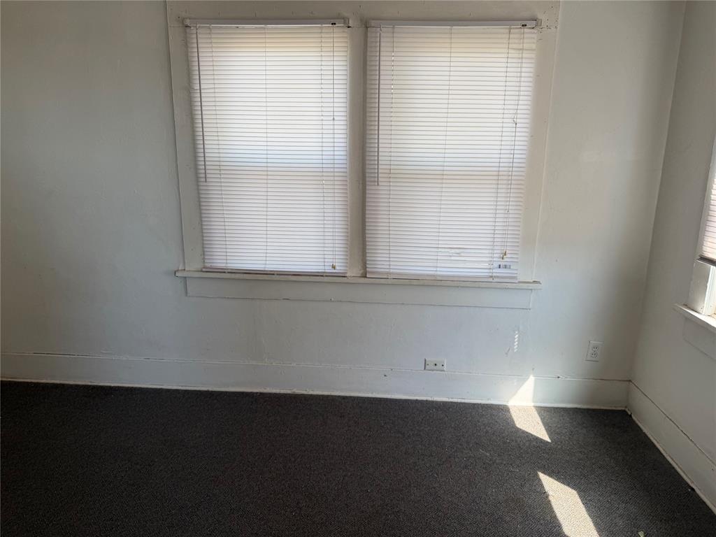 208 W Watts Street Property Photo 29