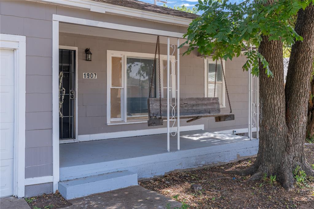 1907 Nw 20th Street Property Photo 2