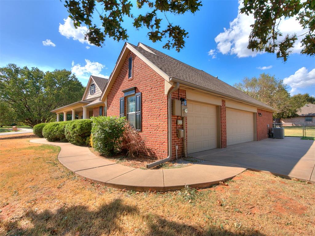 7001 Mid Iron Lane Property Photo 4