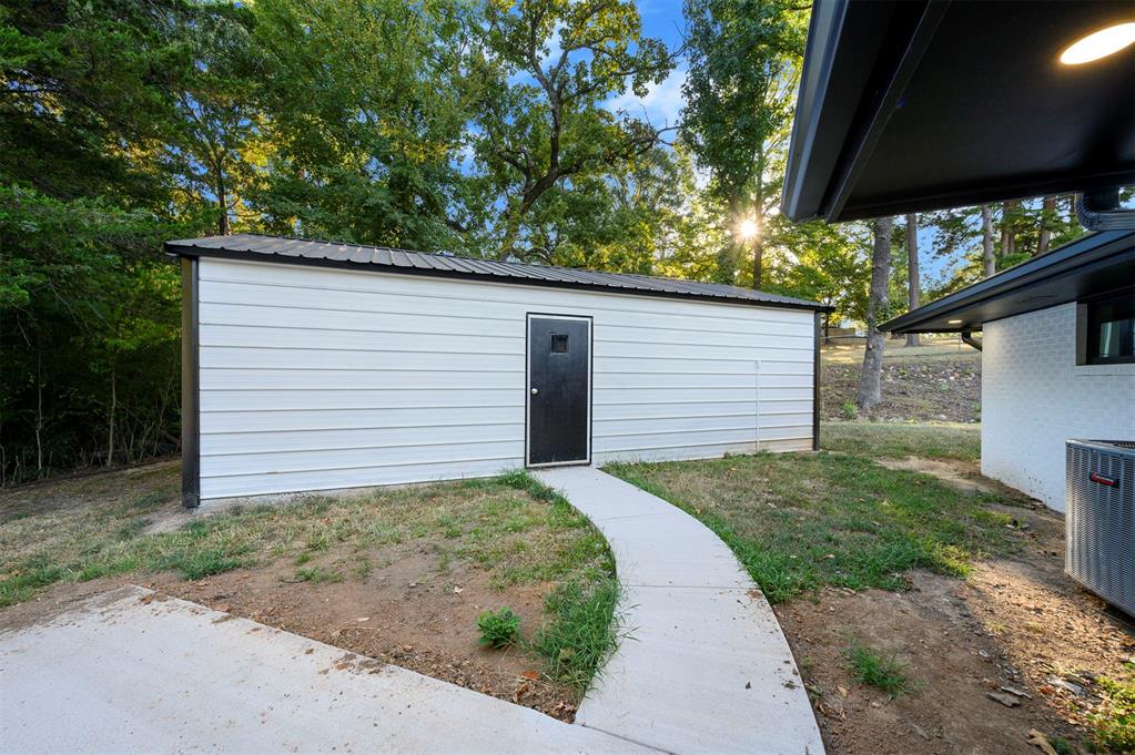 510 W Adams Street Property Photo 33