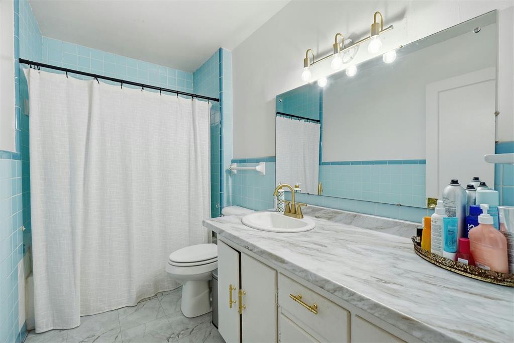 120 E Van Buren Street Property Photo 24