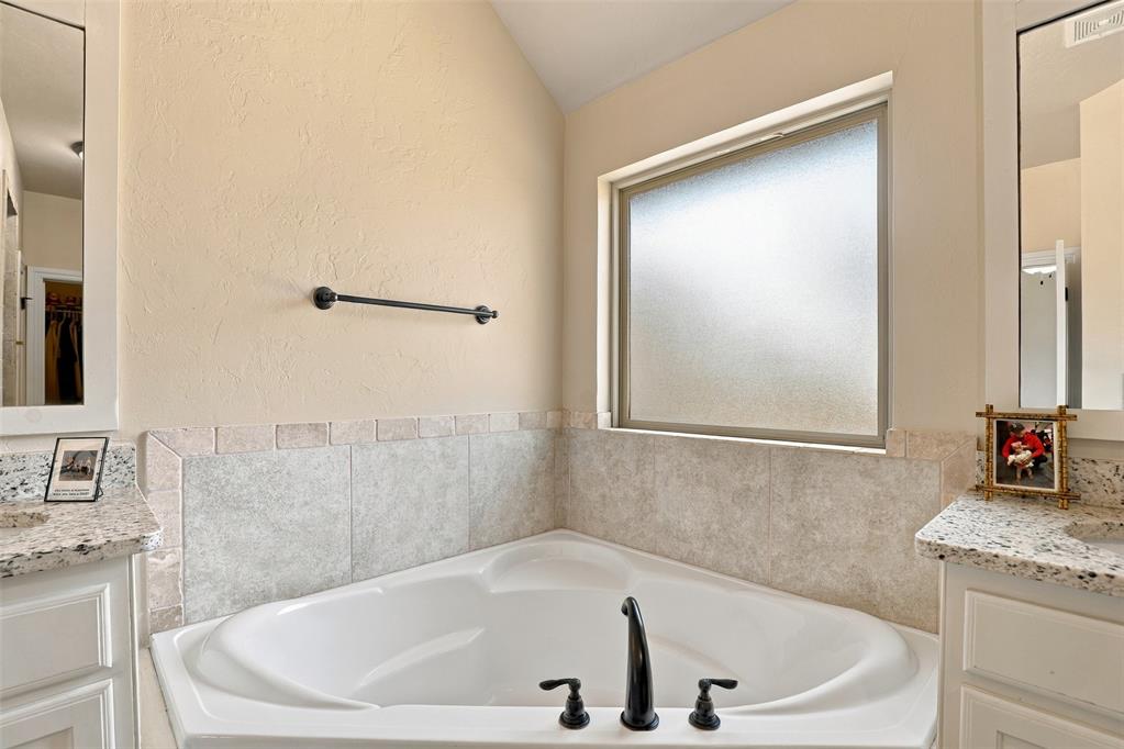 18414 Frontier Trail Property Photo 13