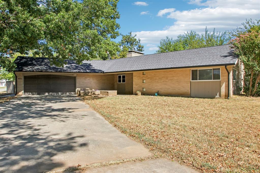600 Diamond Street Property Photo 1