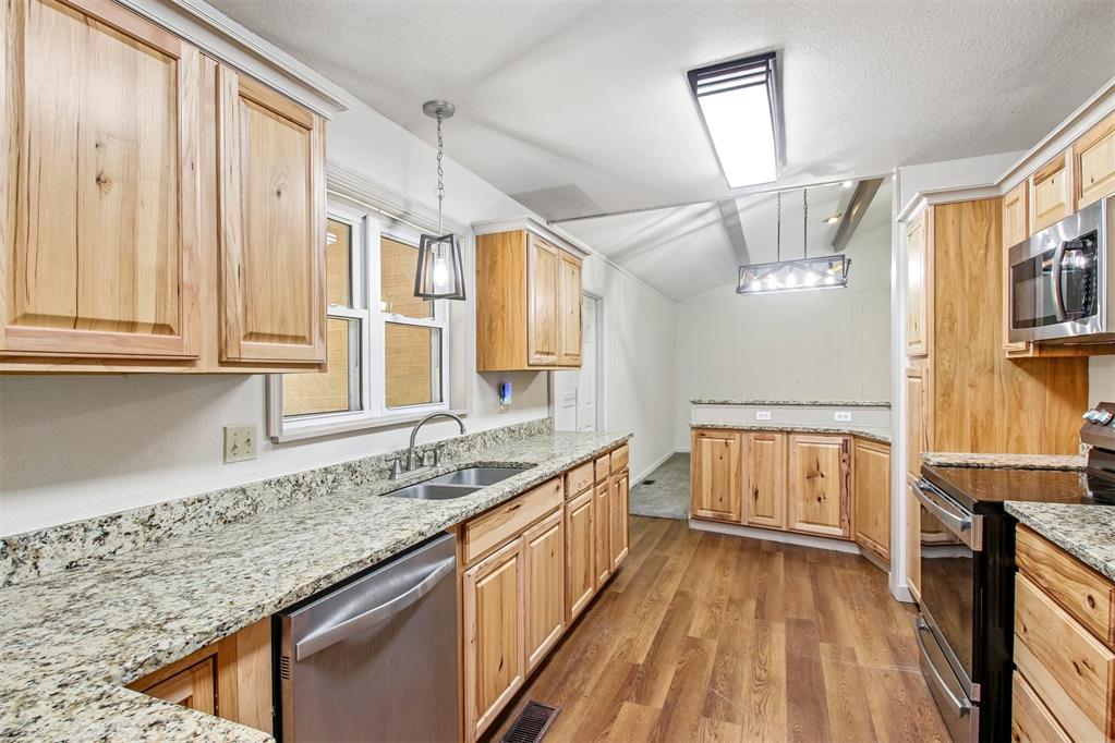 600 Diamond Street Property Photo 8