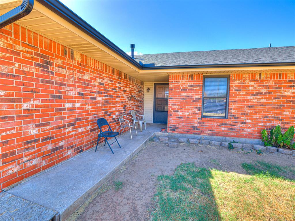 8712 Oakridge Drive Property Photo 2
