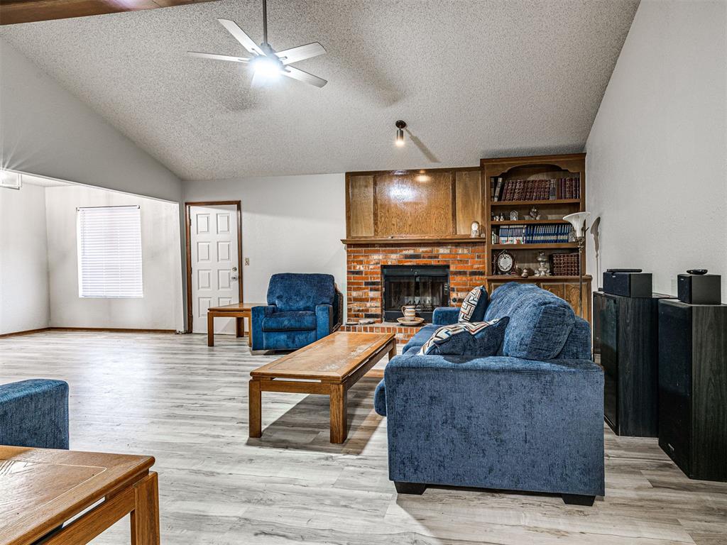 8712 Oakridge Drive Property Photo 3