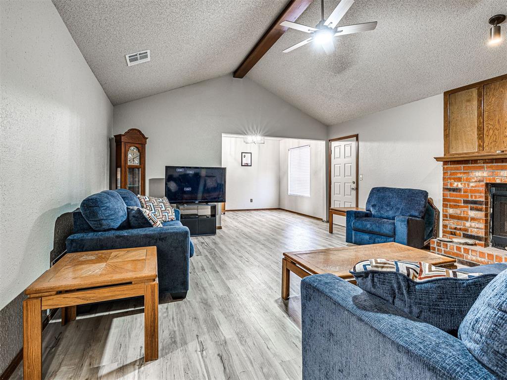 8712 Oakridge Drive Property Photo 4