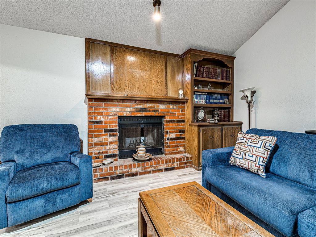 8712 Oakridge Drive Property Photo 5