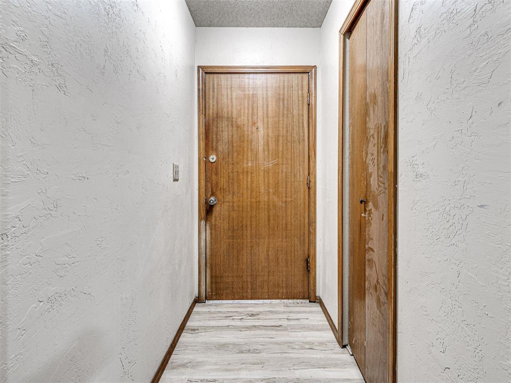 8712 Oakridge Drive Property Photo 7