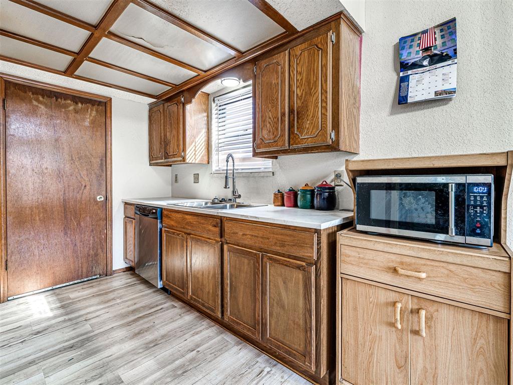8712 Oakridge Drive Property Photo 10
