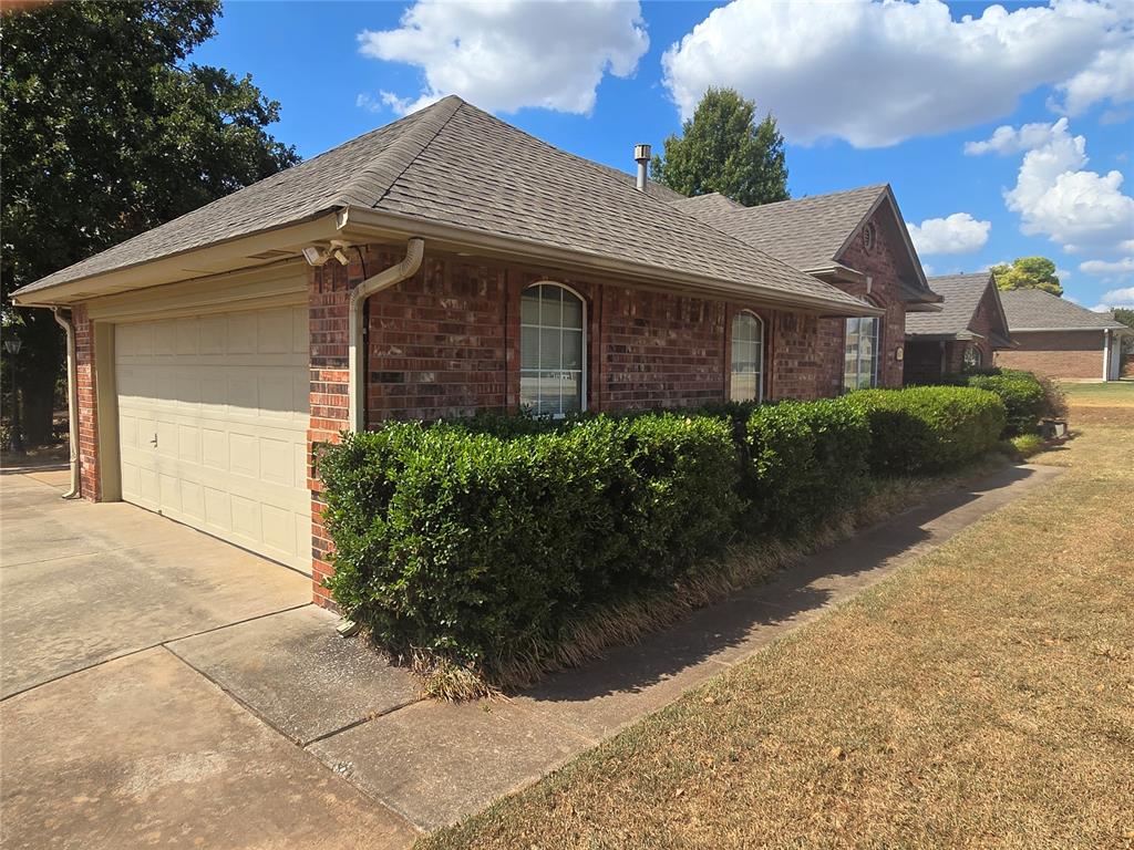 6417 Saddleback Drive Property Photo 2