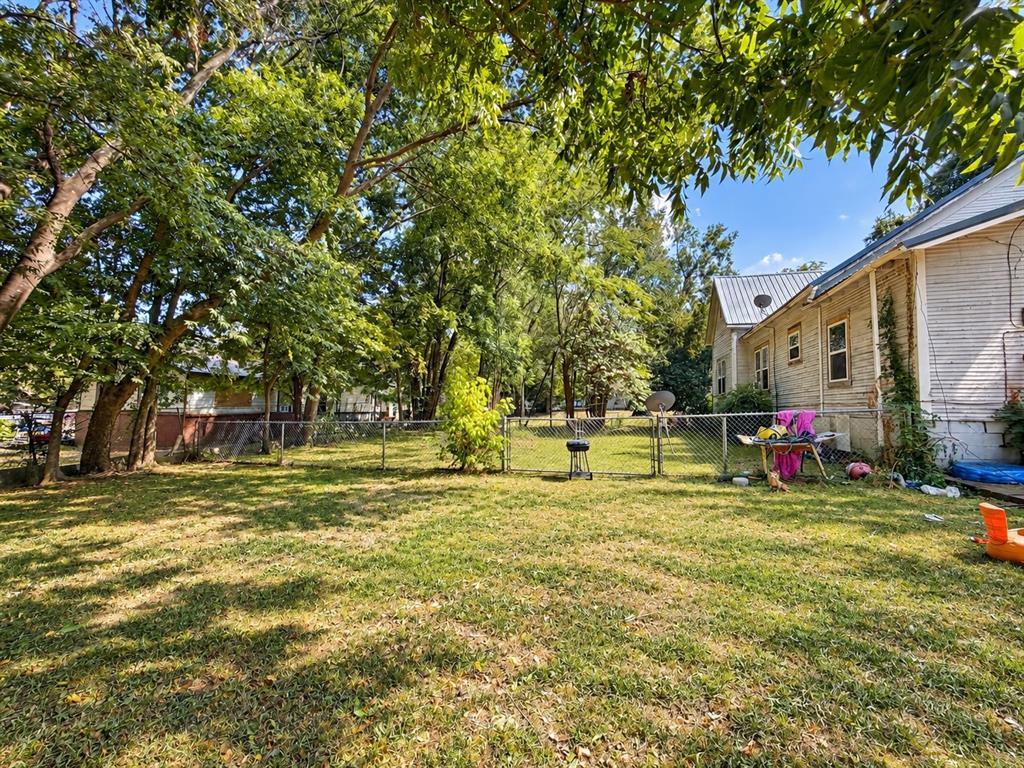 105 Se Adams Street Property Photo 14