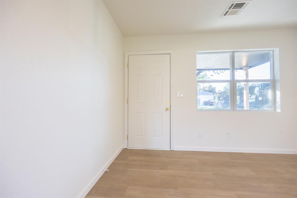 2124 N Tulsa Avenue Property Photo 2