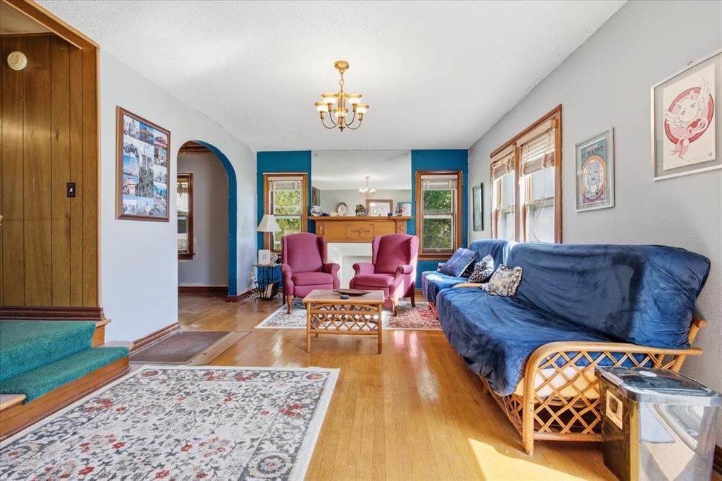 331 S Broadway Street Property Photo 4