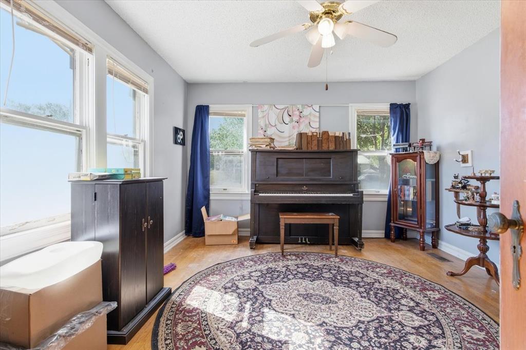 331 S Broadway Street Property Photo 6