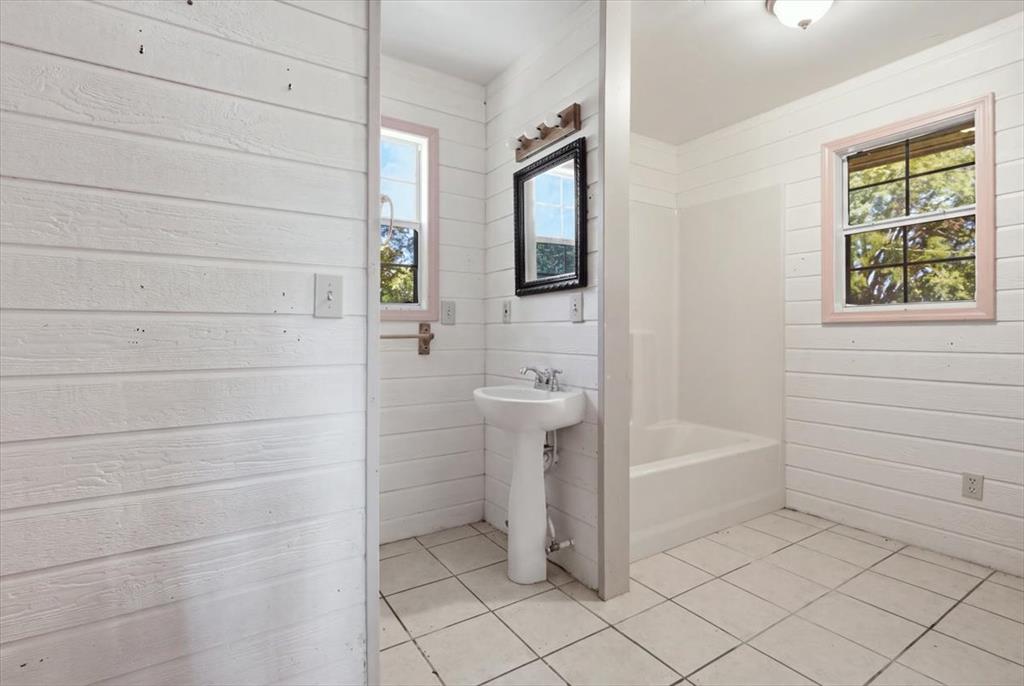 331 S Broadway Street Property Photo 13