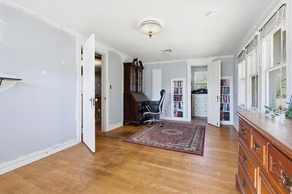 331 S Broadway Street Property Photo 20