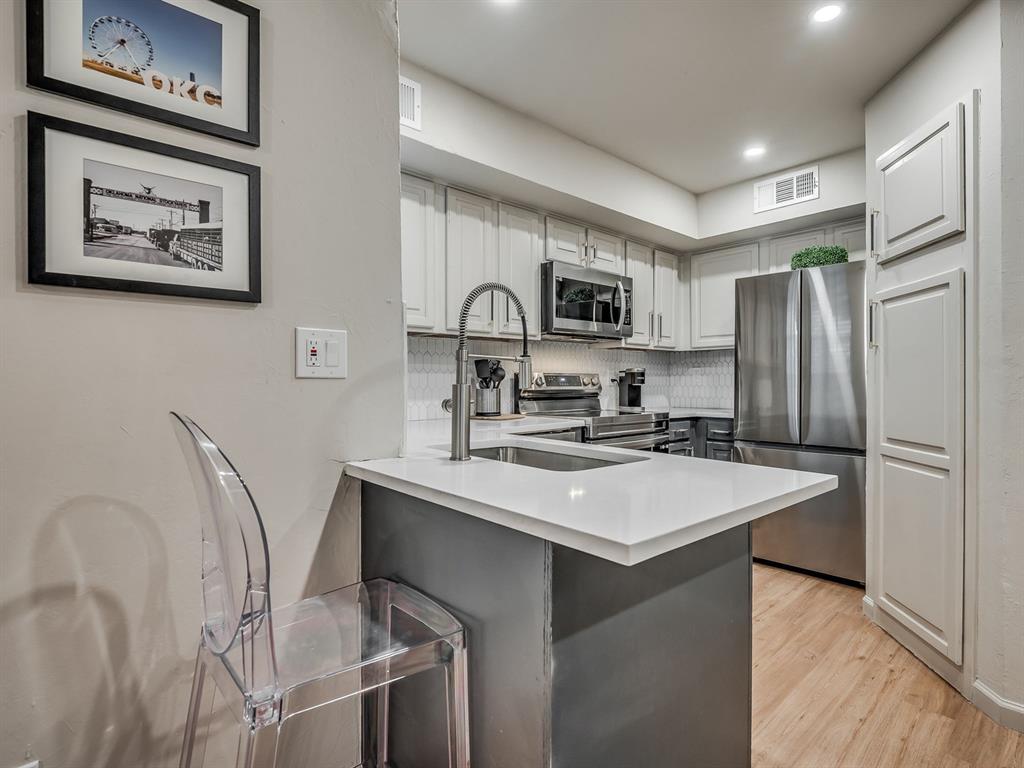 11540 N May Avenue 205e Property Photo 11