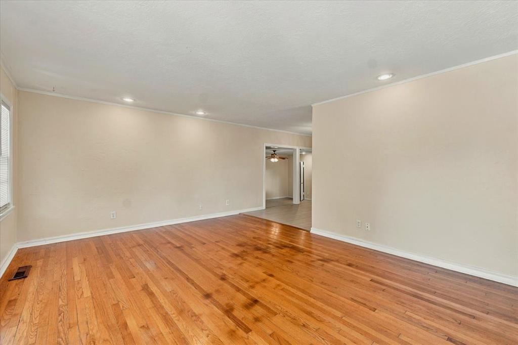 1103 Belford Avenue Property Photo 4
