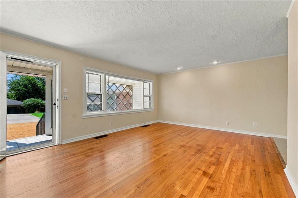 1103 Belford Avenue Property Photo 6