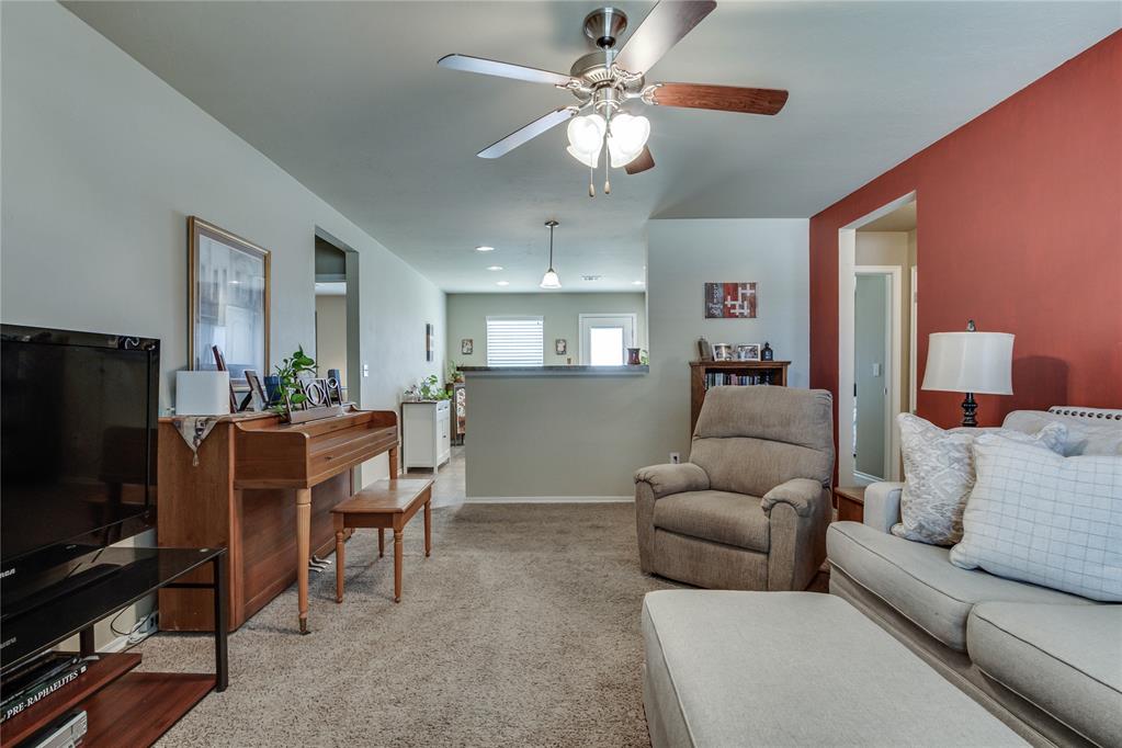 404 Jb Street Property Photo 5