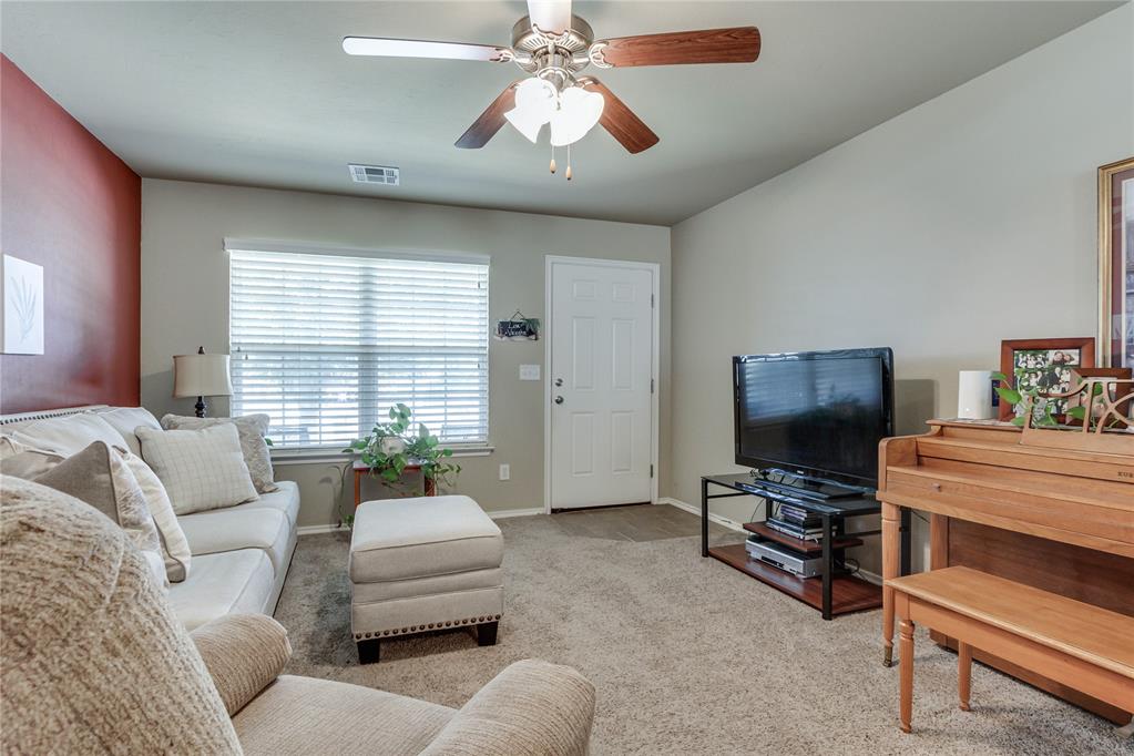 404 Jb Street Property Photo 6