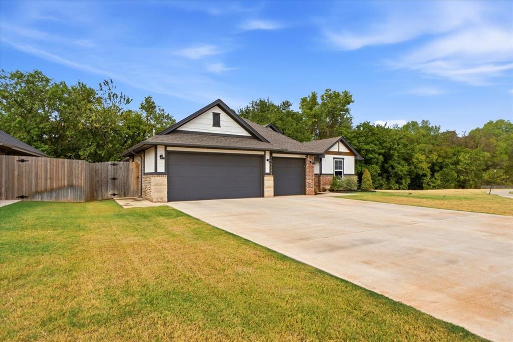 2301 Creekview Drive Property Photo 3