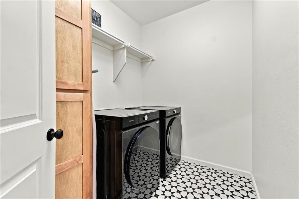 2301 Creekview Drive Property Photo 33
