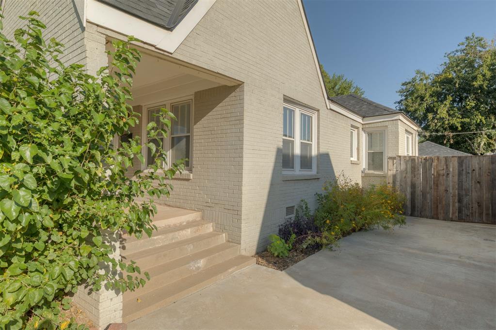 1125 Nw 49th Street Property Photo 3