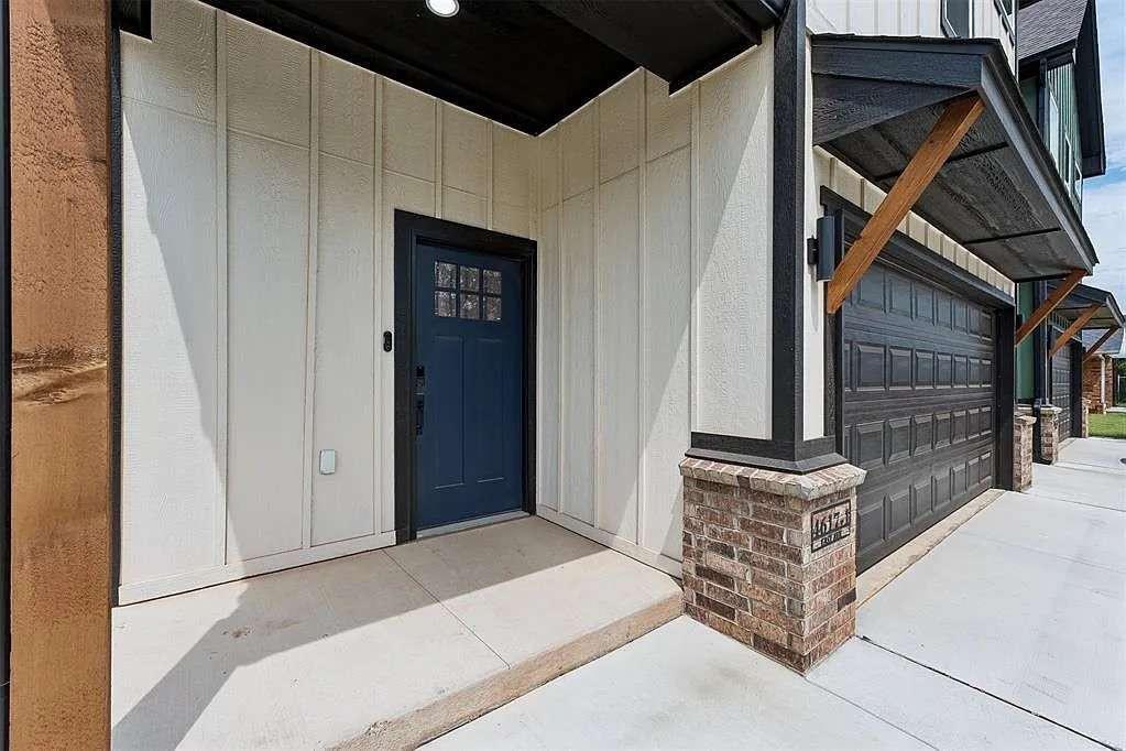 4617 S East Avenue Property Photo 3