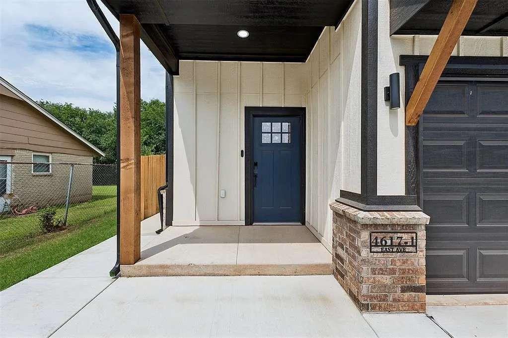 4617 S East Avenue Property Photo 4