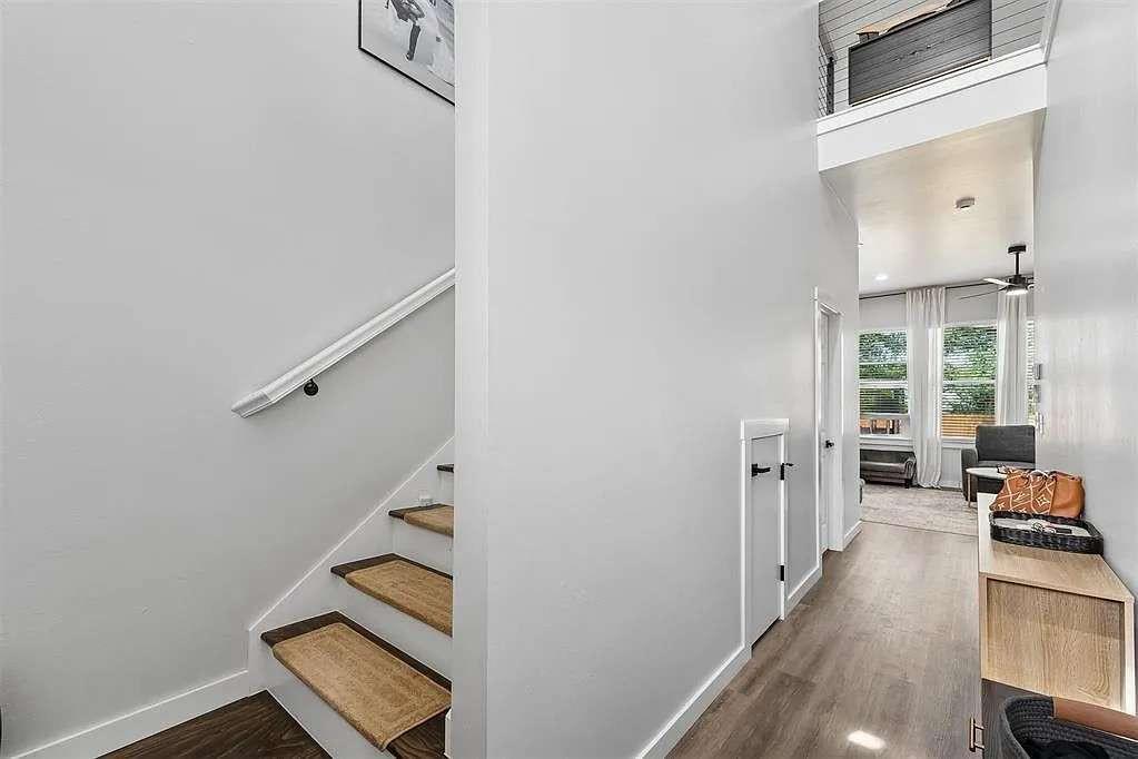 4617 S East Avenue Property Photo 5