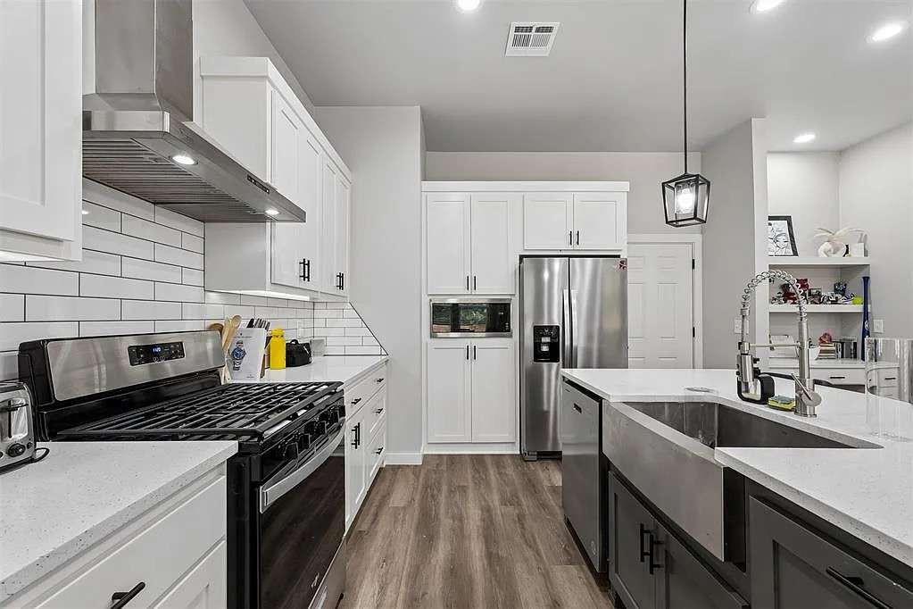 4617 S East Avenue Property Photo 16