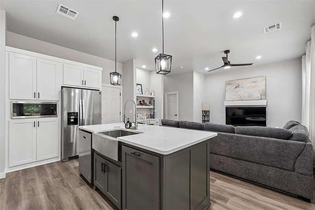 4617 S East Avenue Property Photo 18