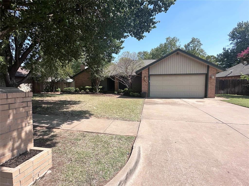 804 Lakeside Circle Property Photo 2