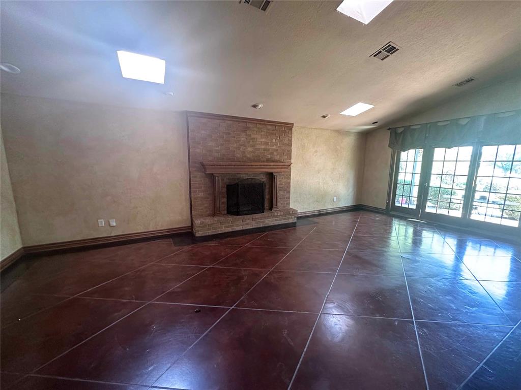 804 Lakeside Circle Property Photo 3