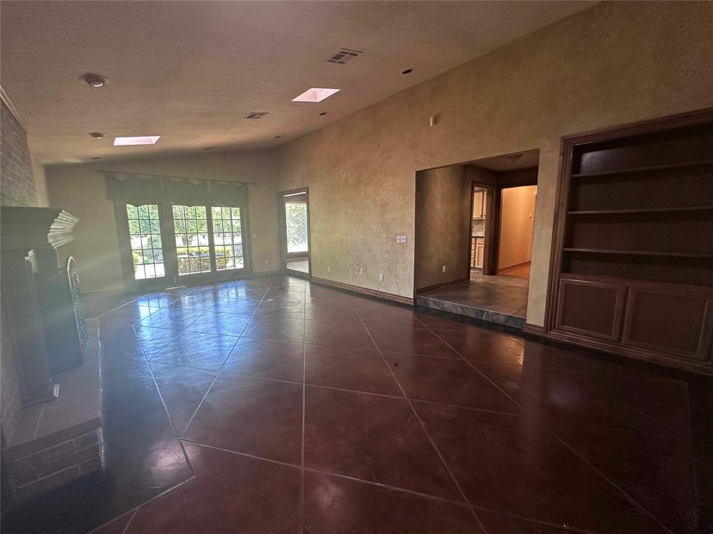 804 Lakeside Circle Property Photo 4